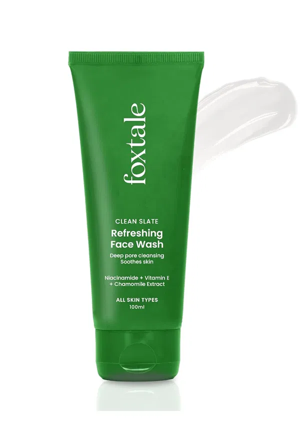 Refreshing Face Wash for Deep Cleansing with Niacinamide, Hydrates & Brightens | Size: 100 ml By Foxtale